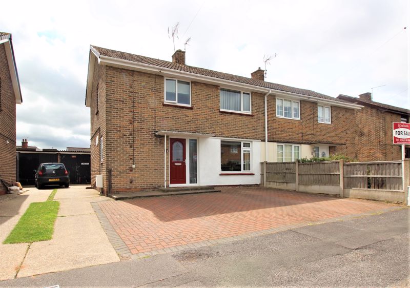 3 bed house for sale in Breck Bank Crescent, Ollerton, NG22  - Property Image 1
