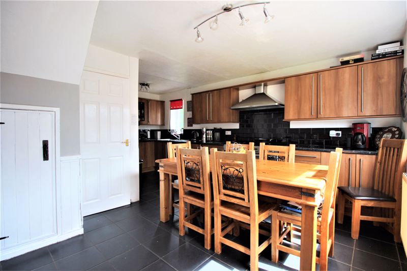 3 bed house for sale in Breck Bank Crescent, Ollerton, NG22  - Property Image 2