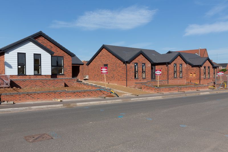 3 bed bungalow for sale in Kestrel Close, Kings Clipstone, NG21 1