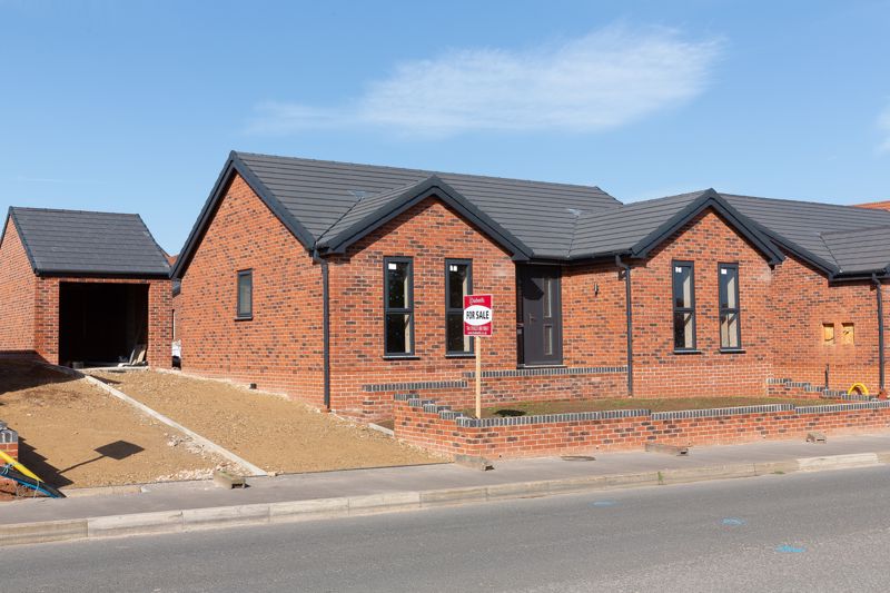 3 bed bungalow for sale in Kestrel Close, Kings Clipstone, NG21 2