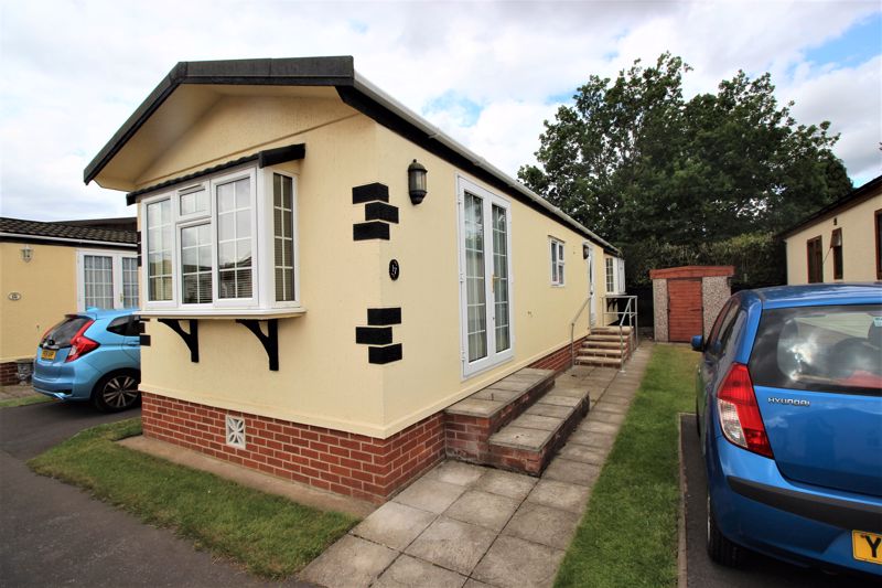 2 bed  for sale in Fairholme Park, Ollerton, NG22 1