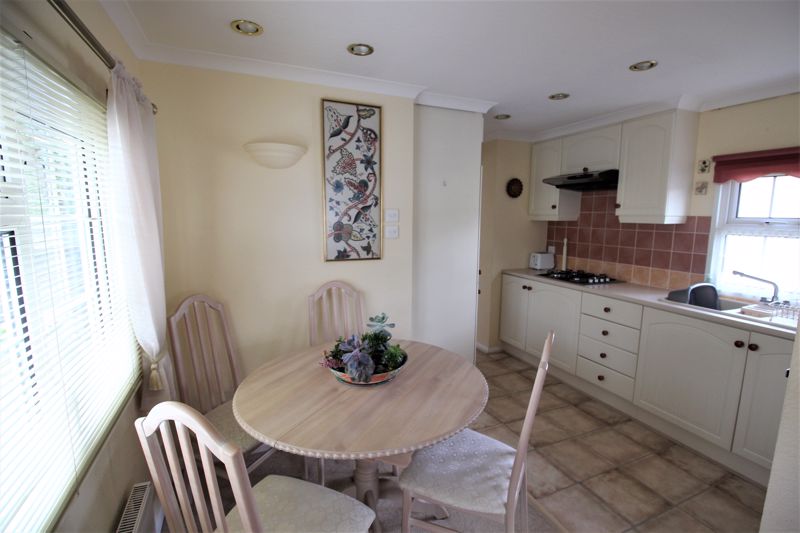 2 bed  for sale in Fairholme Park, Ollerton, NG22 5