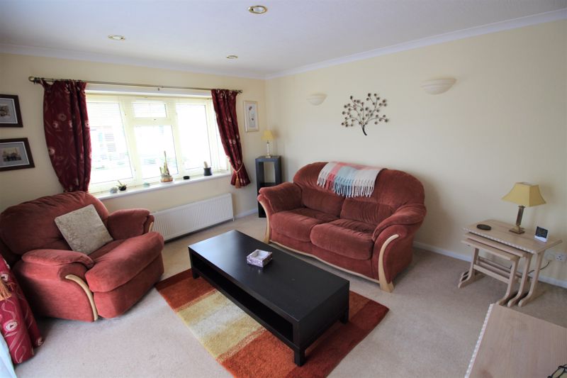 2 bed  for sale in Fairholme Park, Ollerton, NG22 8