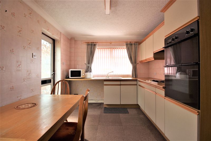 3 bed bungalow for sale in Hereford Avenue, Newark, NG22  - Property Image 2