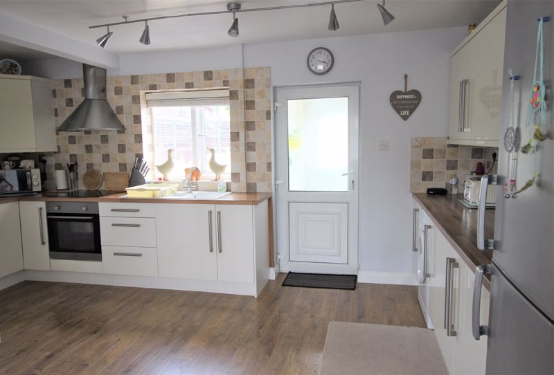 3 bed house for sale in Second Avenue, MANSFIELD, NG21  - Property Image 2