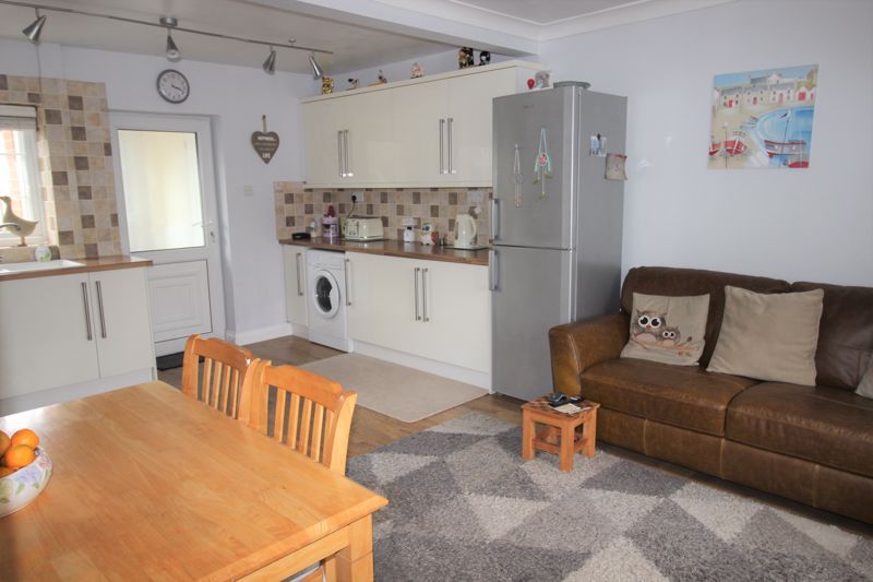 3 bed house for sale in Second Avenue, MANSFIELD, NG21  - Property Image 3