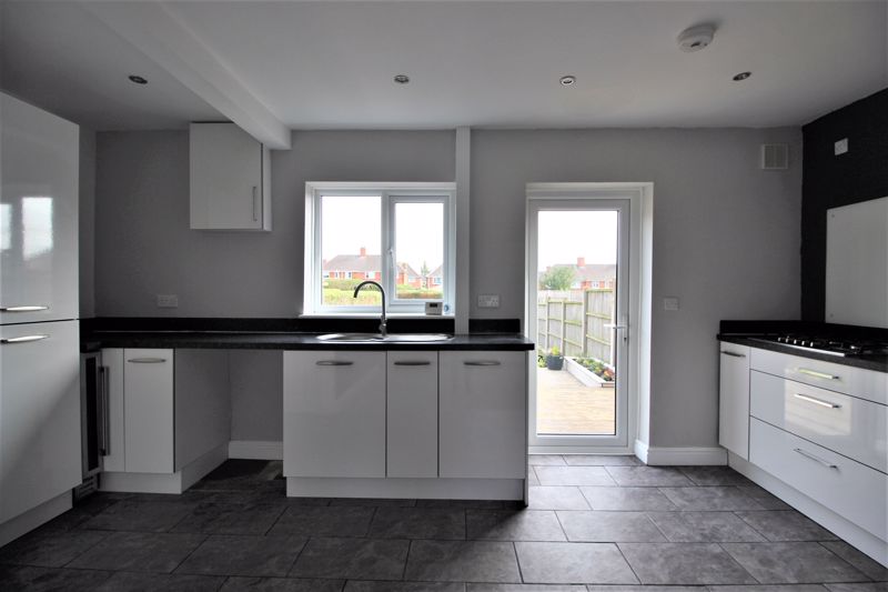 3 bed house for sale in First Avenue, Edwinstowe, NG21 3