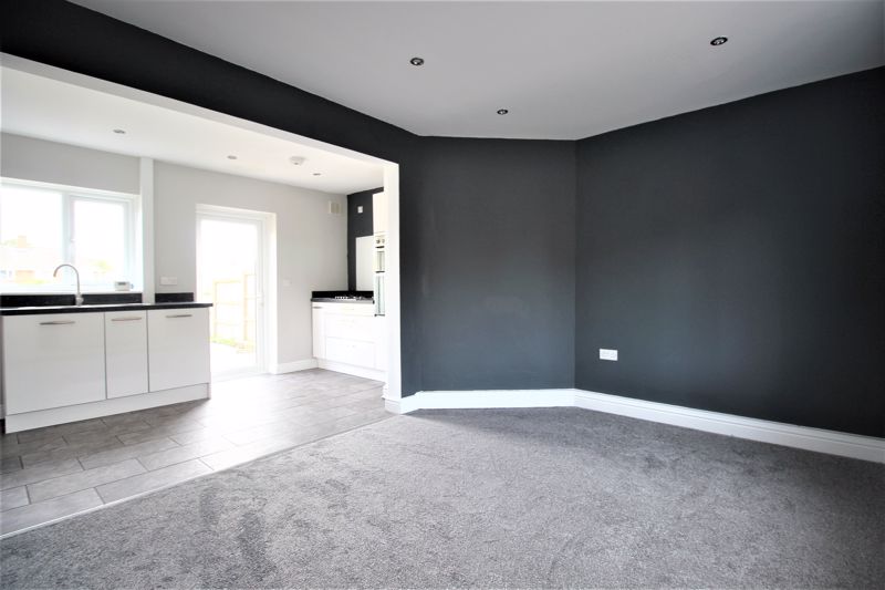 3 bed house for sale in First Avenue, Edwinstowe, NG21 4