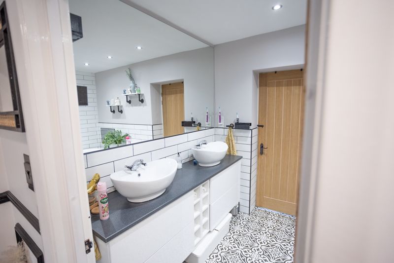 5 bed bungalow for sale in Greendale Avenue, Edwinstowe, NG21  - Property Image 14