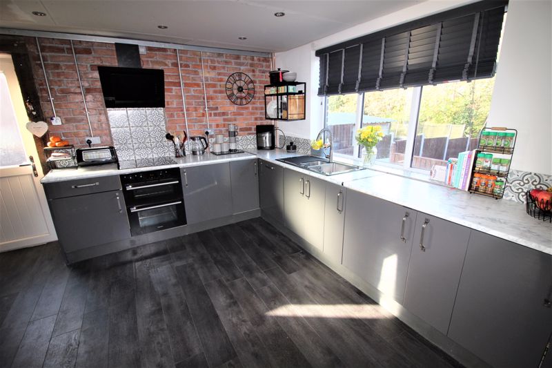 3 bed house for sale in Petersmith Drive, Ollerton, NG22  - Property Image 3