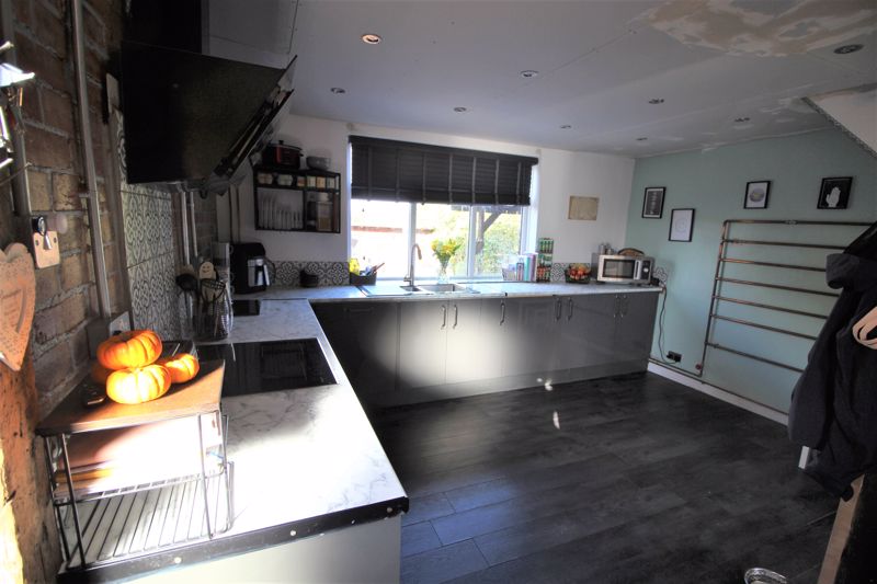 3 bed house for sale in Petersmith Drive, Ollerton, NG22  - Property Image 5