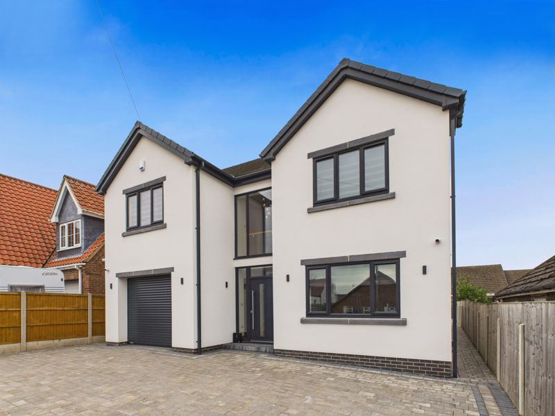 6 bed house for sale in Central Avenue, Newark, NG22  - Property Image 1