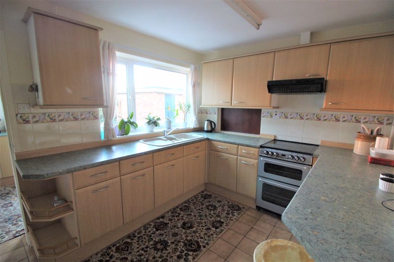 3 bed bungalow for sale in Church Lane, Retford, DN22  - Property Image 5