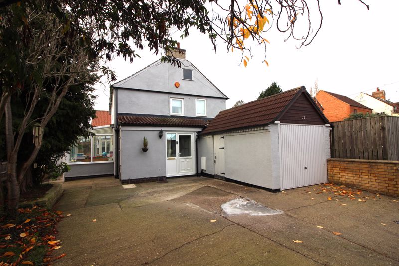 3 bed house for sale in East Lane, Mansfield, NG21  - Property Image 1