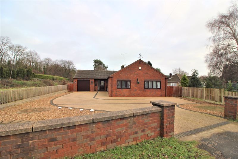 4 bed bungalow for sale in Wellow Road, Ollerton, NG22  - Property Image 1