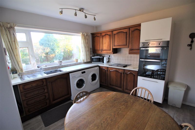 4 bed house for sale in Cornwall Drive, Ollerton, NG22  - Property Image 3