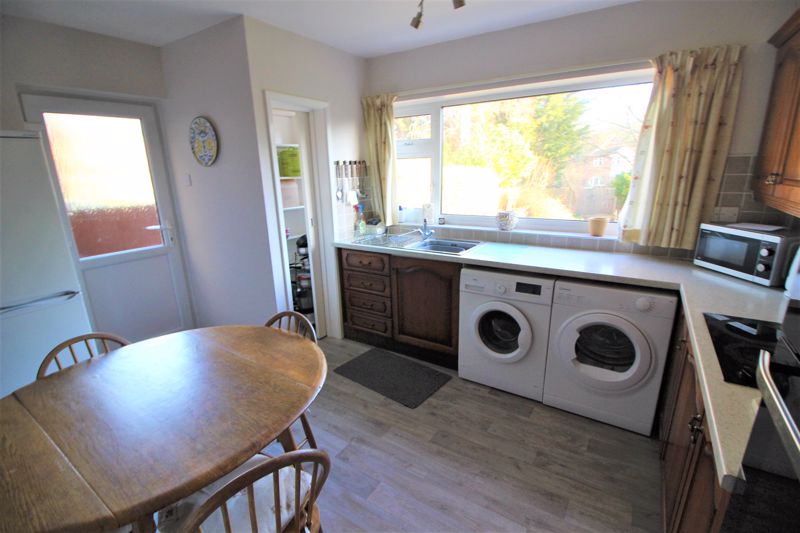 4 bed house for sale in Cornwall Drive, Ollerton, NG22  - Property Image 4