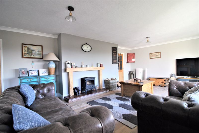 4 bed bungalow for sale in Kirton Park, Kirton, NG22  - Property Image 5