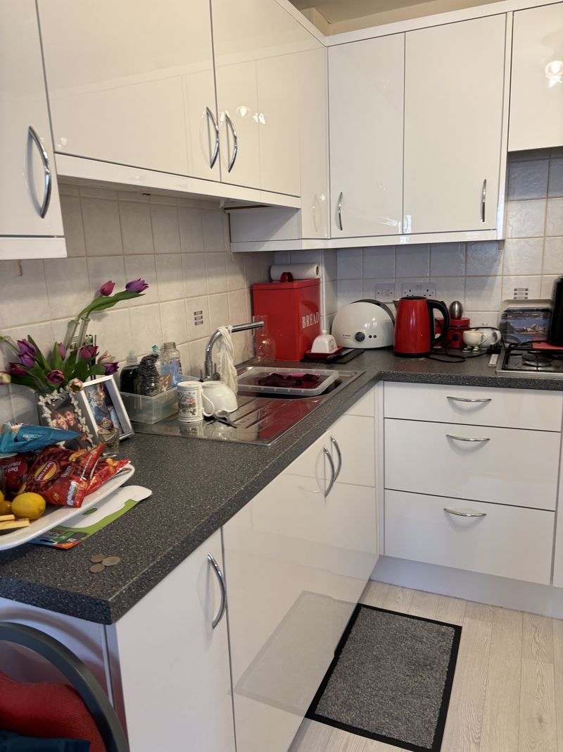 2 bed flat to rent in Linden Court, Edwinstowe, NG21 16
