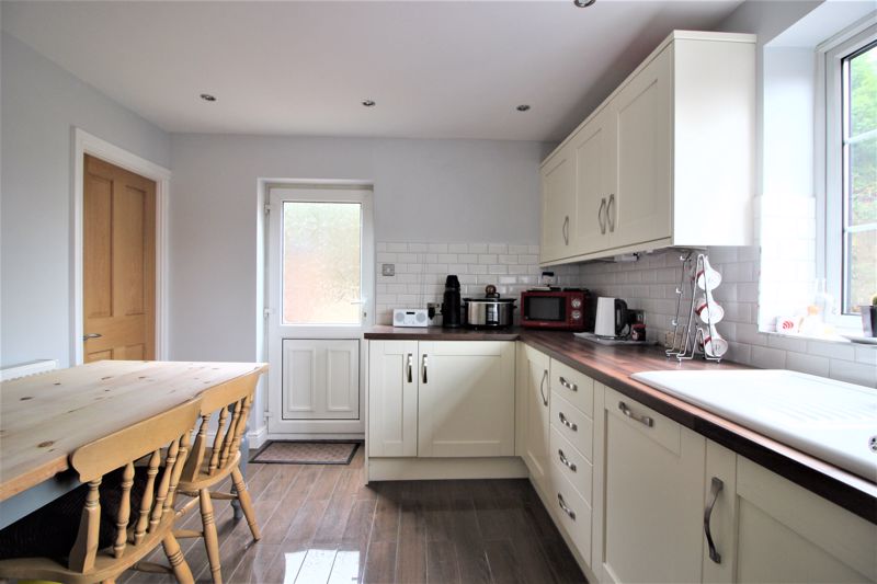 3 bed house for sale in Yew Tree Road, Ollerton, NG22  - Property Image 3