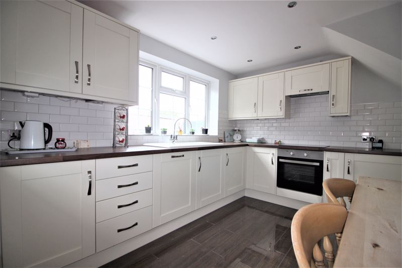 3 bed house for sale in Yew Tree Road, Ollerton, NG22  - Property Image 5