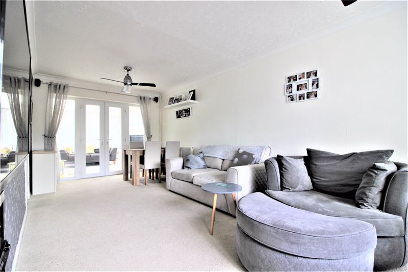 3 bed house for sale in Thornhill Drive, Boughton, NG22  - Property Image 2