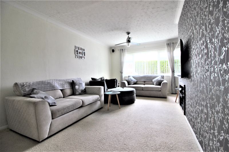 3 bed house for sale in Thornhill Drive, Boughton, NG22  - Property Image 3