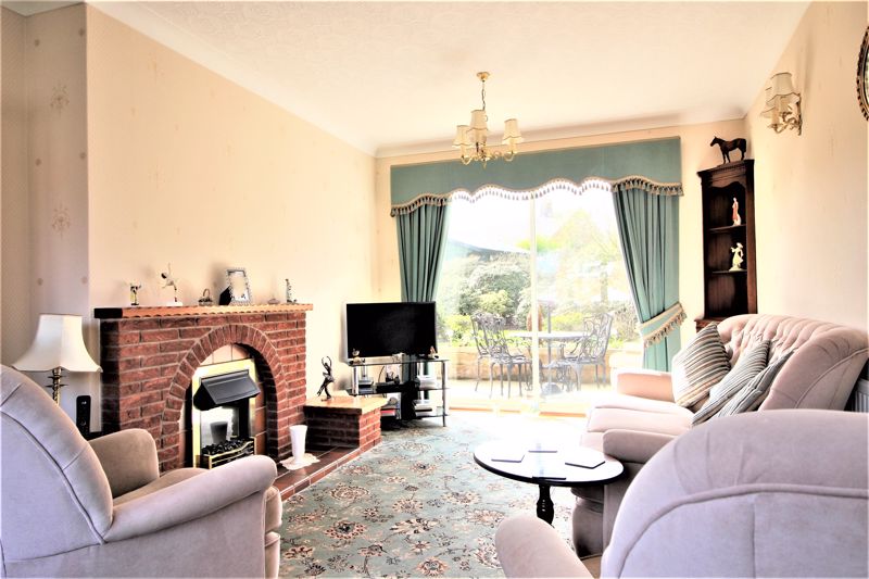3 bed house for sale in Abbey Road, Edwinstowe, NG21 3
