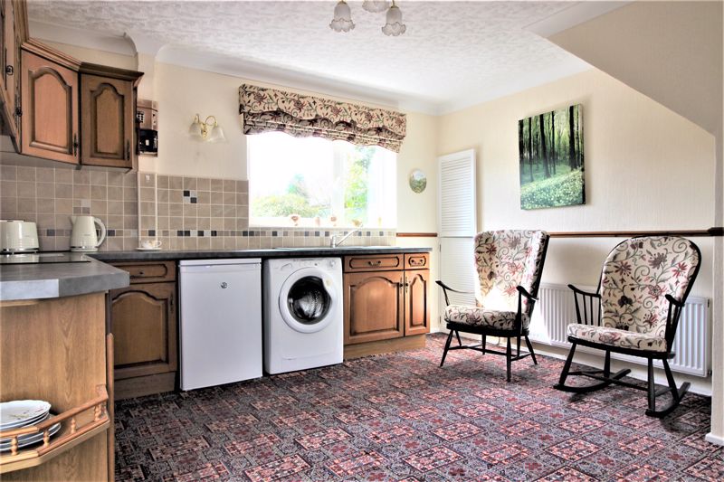 3 bed house for sale in Abbey Road, Edwinstowe, NG21 4