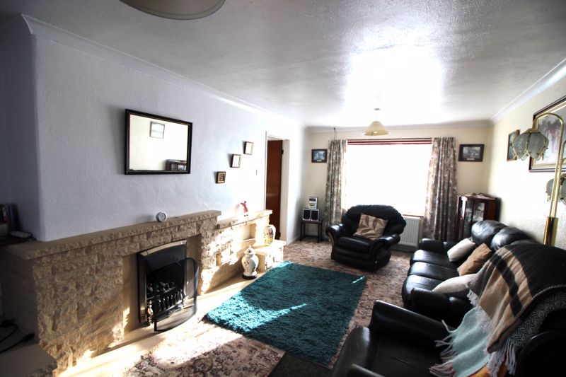 3 bed house for sale in The Markhams, New Ollerton, NG22 3