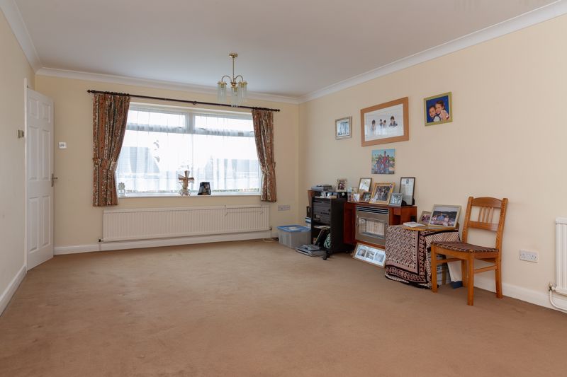 5 bed house for sale in Clumber Avenue, Edwinstowe, NG21 3