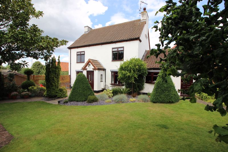 4 bed house for sale in Main Street, Newark, NG22  - Property Image 1