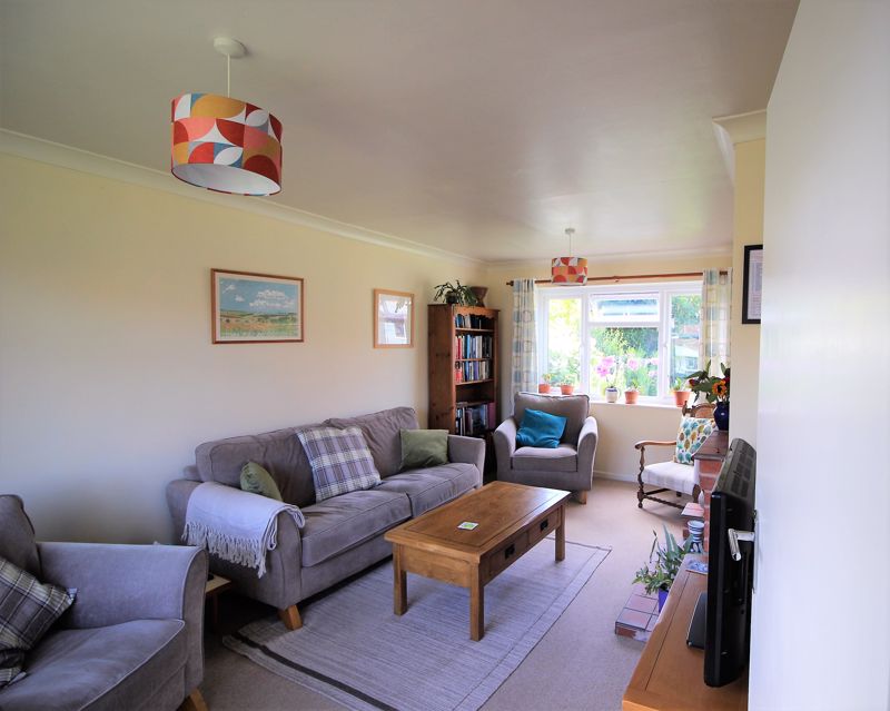 3 bed house for sale in Abbey Road, Edwinstowe, NG21 3