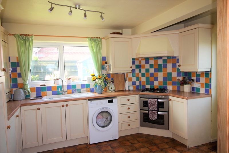 3 bed house for sale in Abbey Road, Edwinstowe, NG21 6