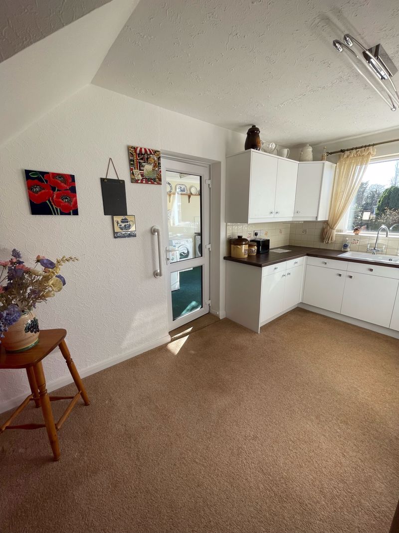 3 bed house for sale in Greendale Avenue, Edwinstowe, NG21  - Property Image 9