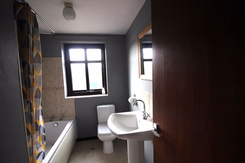 3 bed house for sale in Forest Road, New Ollerton, NG22  - Property Image 12
