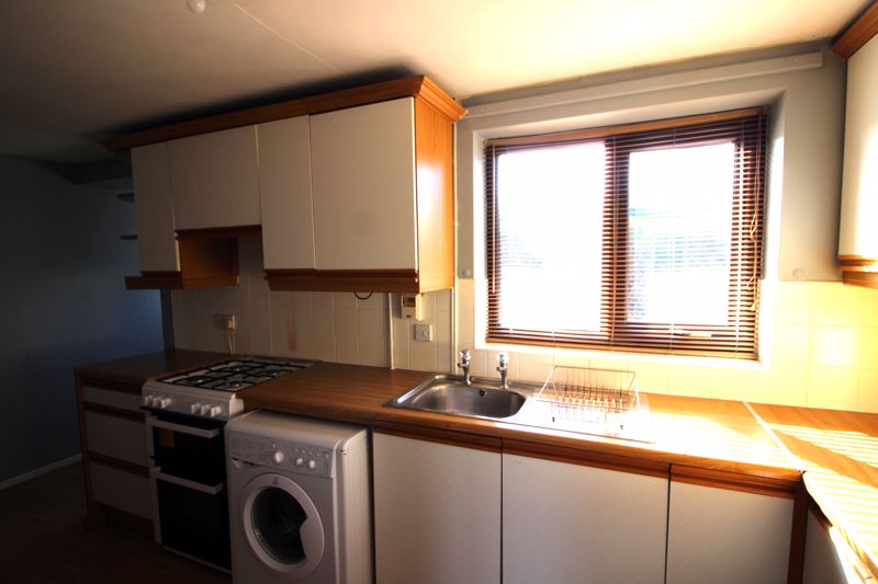 3 bed house for sale in Forest Road, New Ollerton, NG22  - Property Image 4