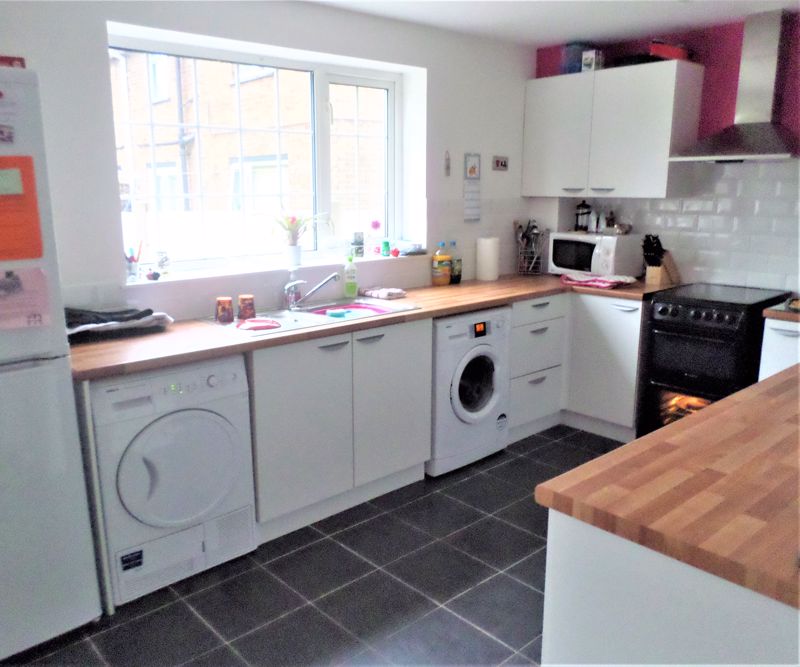 3 bed house for sale in Petersmith Drive, New Ollerton, NG22  - Property Image 3