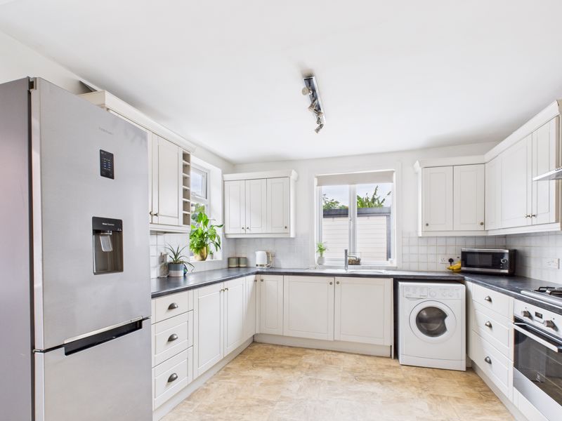 3 bed house for sale in Larch Road, Ollerton, NG22  - Property Image 6