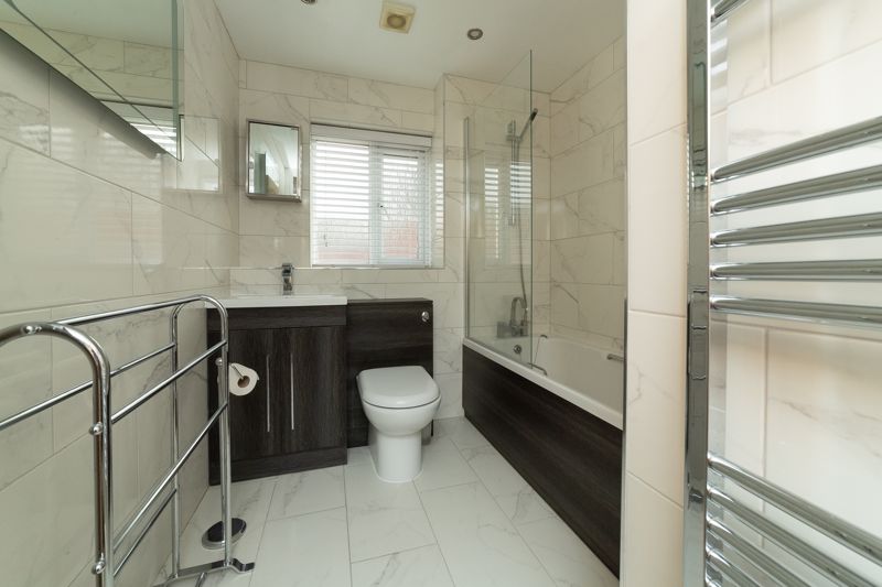 4 bed house for sale in Beacon View, Ollerton, NG22 14