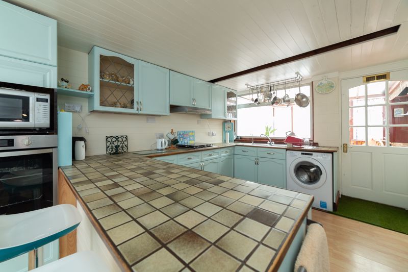 3 bed bungalow for sale in Henton Road, Edwinstowe, NG21 7