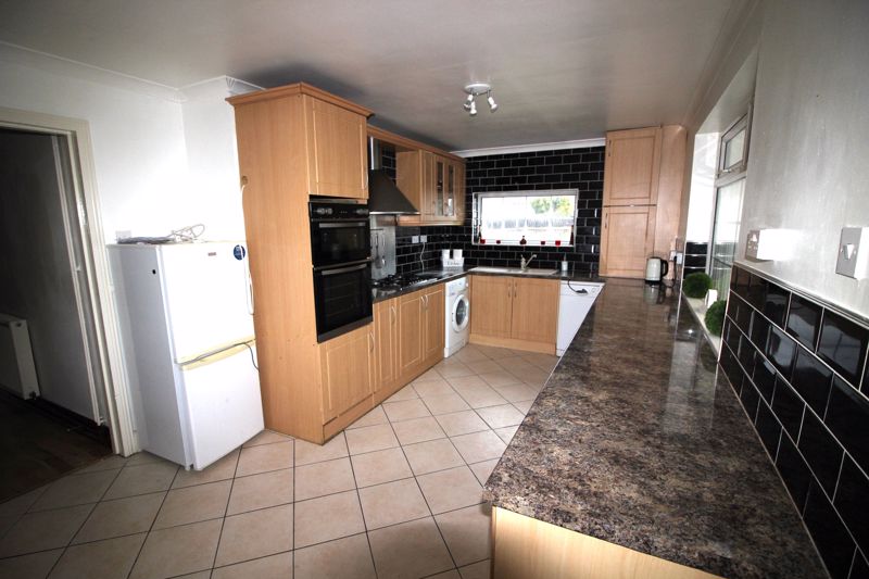 3 bed house for sale in Petersmith Drive, Ollerton , NG22  - Property Image 5