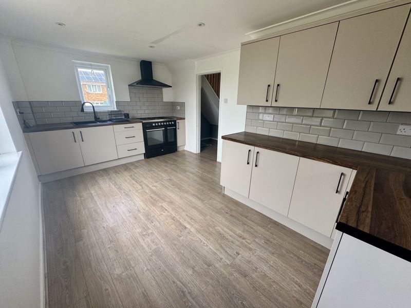 3 bed house for sale in Petersmith Drive, Newark, NG22  - Property Image 3