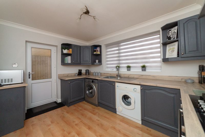 3 bed house for sale in Manvers Crescent, Edwinstowe, NG21  - Property Image 8