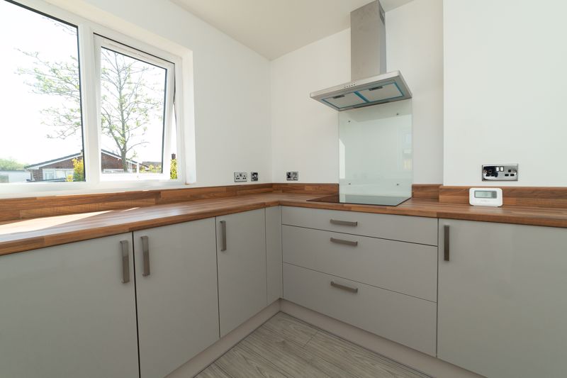 3 bed bungalow for sale in Highfields Drive, Bilsthorpe, NG22  - Property Image 4