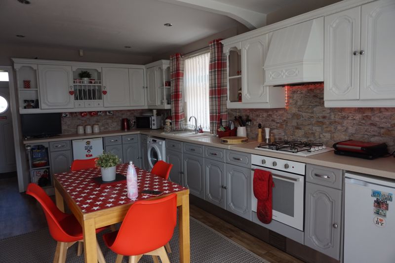 3 bed house for sale in Larch Road, Ollerton, NG22 11