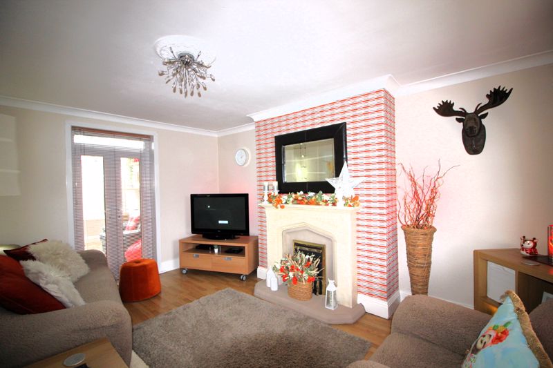 3 bed house for sale in Larch Road, New Ollerton, NG22 3