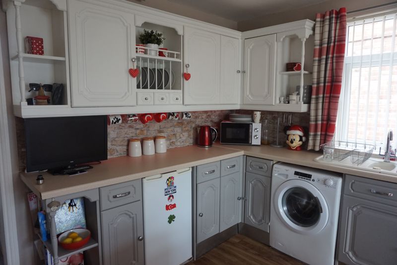 3 bed house for sale in Larch Road, Ollerton, NG22 10