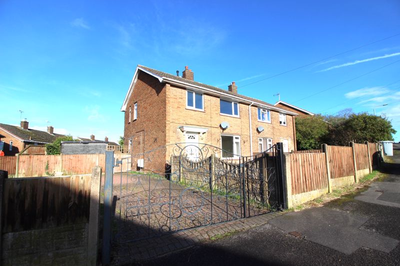3 bed house for sale in Breck Bank, Ollerton, NG22  - Property Image 1