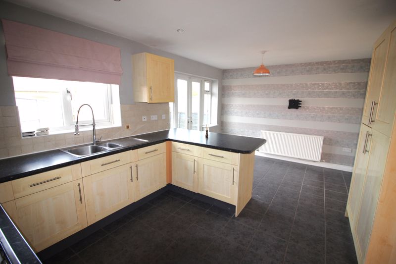 3 bed house for sale in Robin Hood Avenue, Warsop, NG20 3